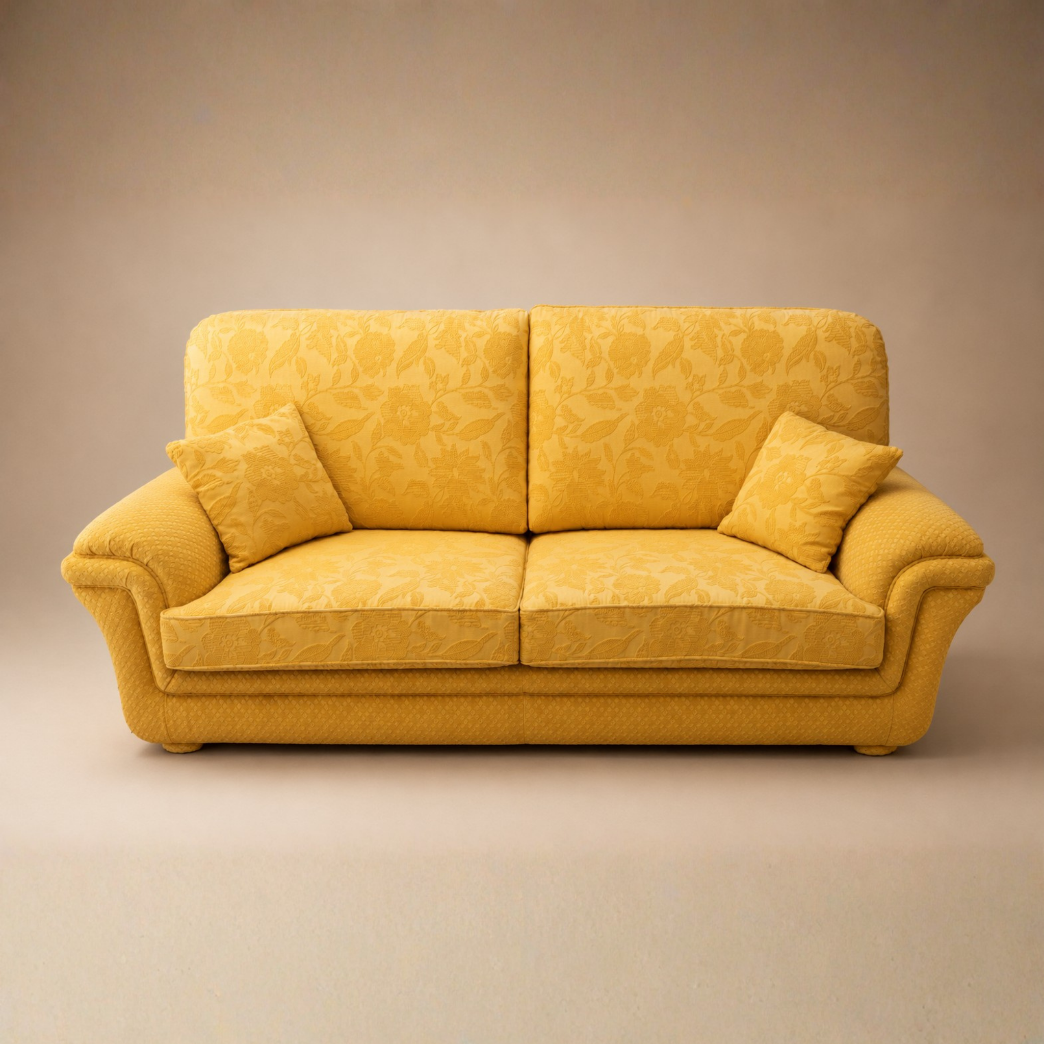 Sofá clásico de 3 plazas tapizado en tejido jacquard amarillo