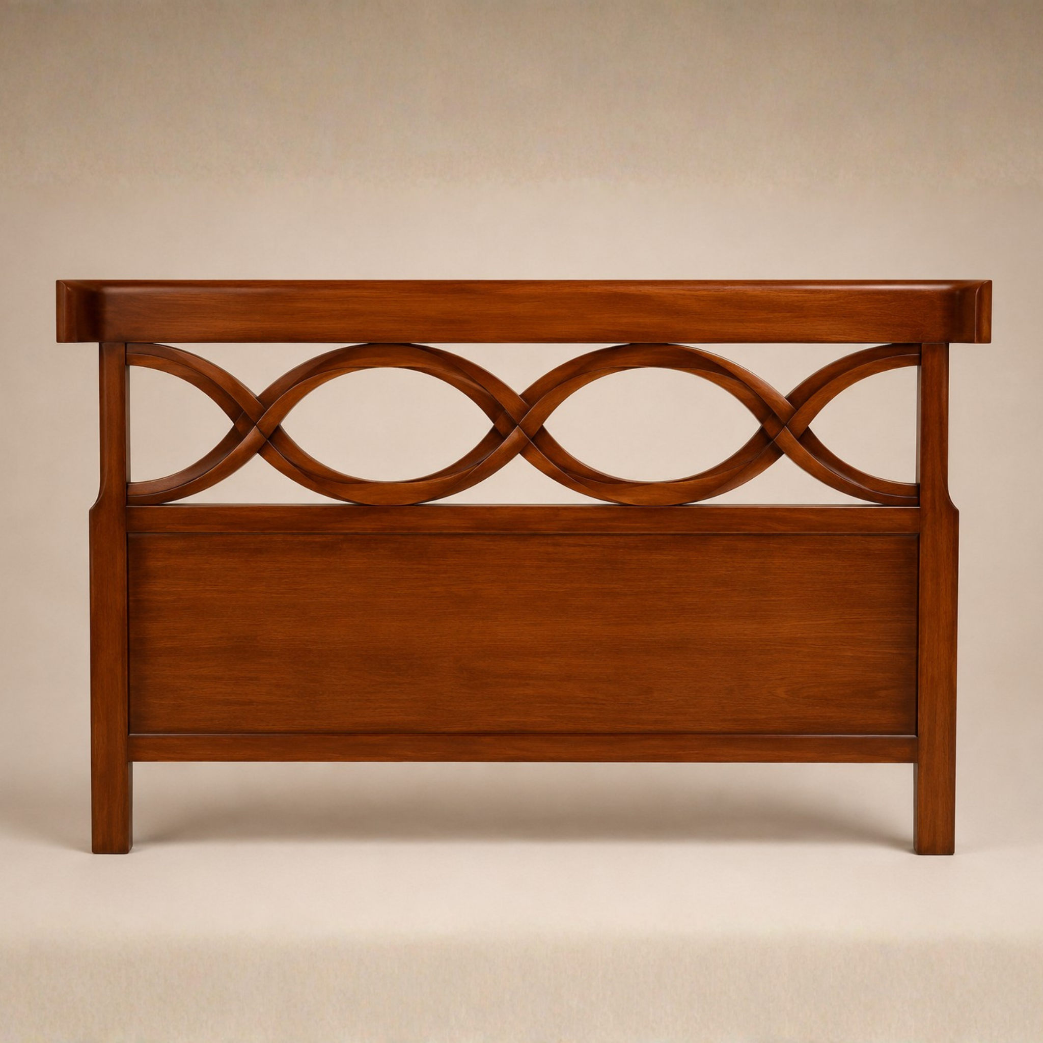 Cabecero de cama de madera maciza con diseño ornamental