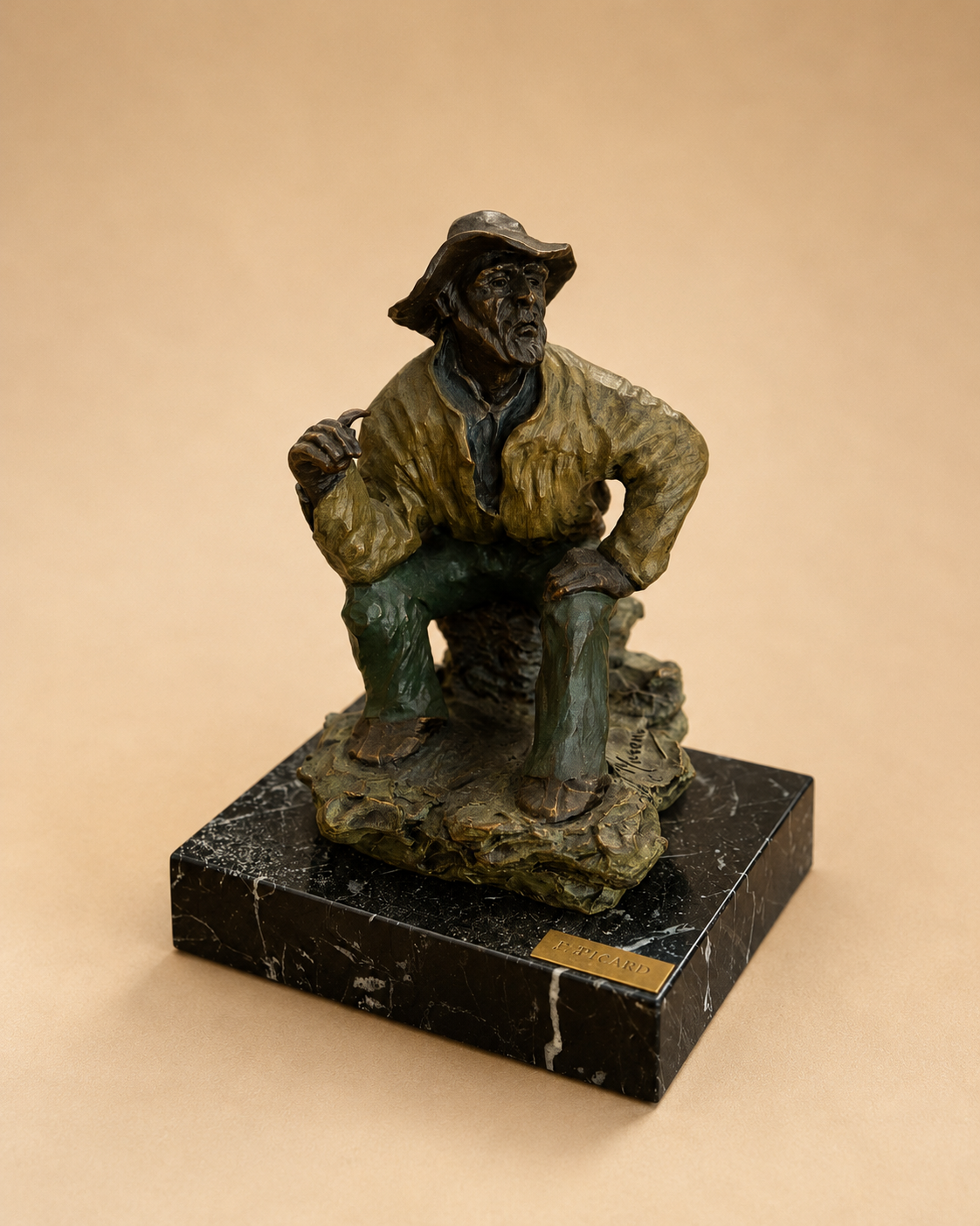 Escultura figurativa “Pescador en reposo”