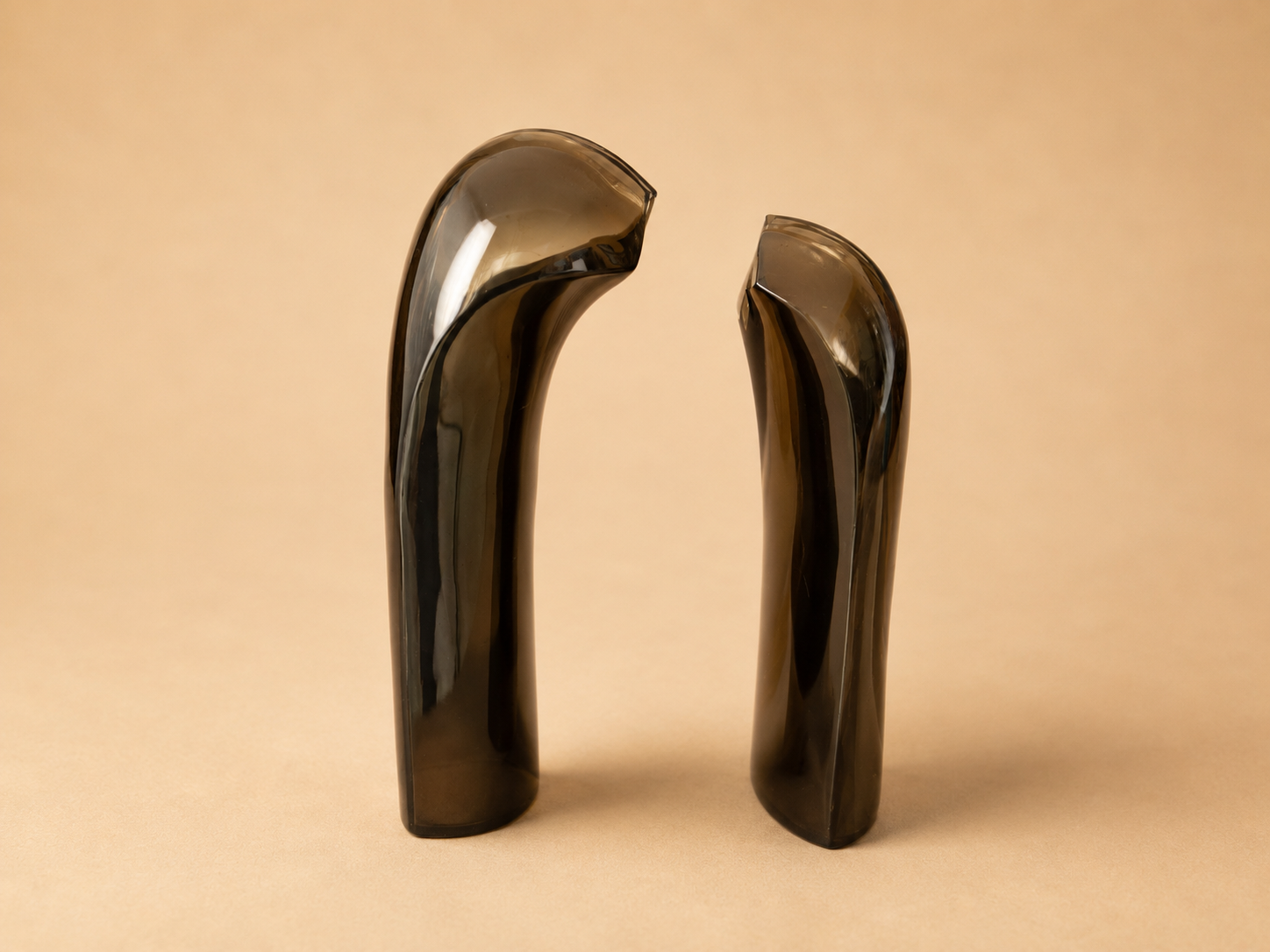 Escultura abstracta de cristal ahumado – Conjunto decorativo