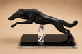 Galgo en resina con base de metacrilato 40cms