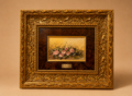 Cuadro decorativo floral con marco ornamentado dorado